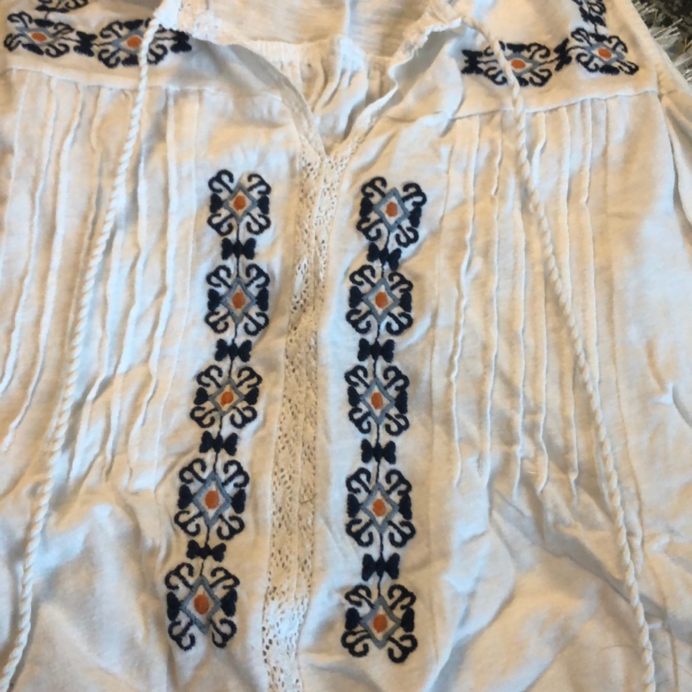 Embroidered Tank Top - Picture 2 of 5